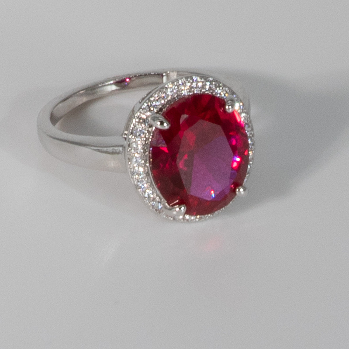 Lusso Ovale Minore Ruby Ring