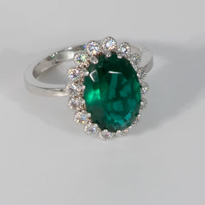 Lusso Ovale Emerald Ring