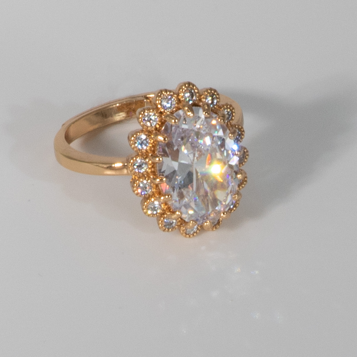 Lusso Ovale Diamond Golden Ring