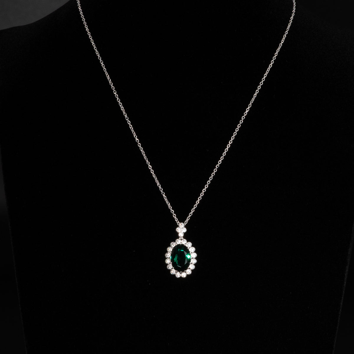 Lusso Ovale Emerald Necklace